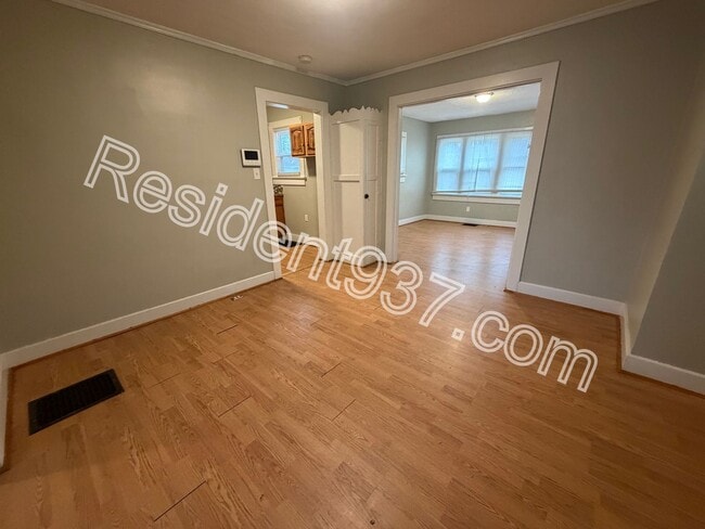 Building Photo - Spacious 3 Bed 2 bath Home