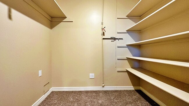 Building Photo - Quiet Guest House 2 Bed 1 Bath in the Coun...