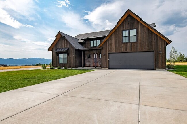Building Photo - 326 Royal Elk Cir