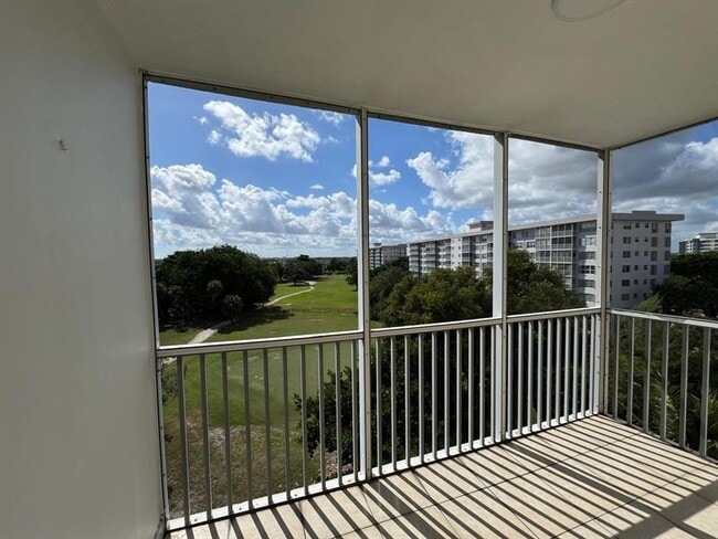 Building Photo - 3200 N Palm Aire Dr