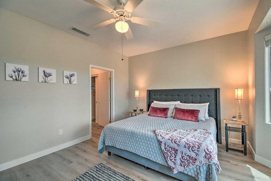 Building Photo - 15033 W Home Run Dr