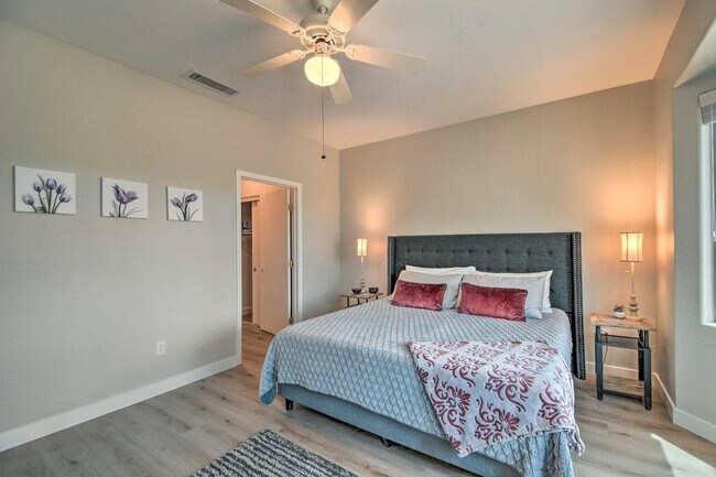 Building Photo - 15033 W Home Run Dr