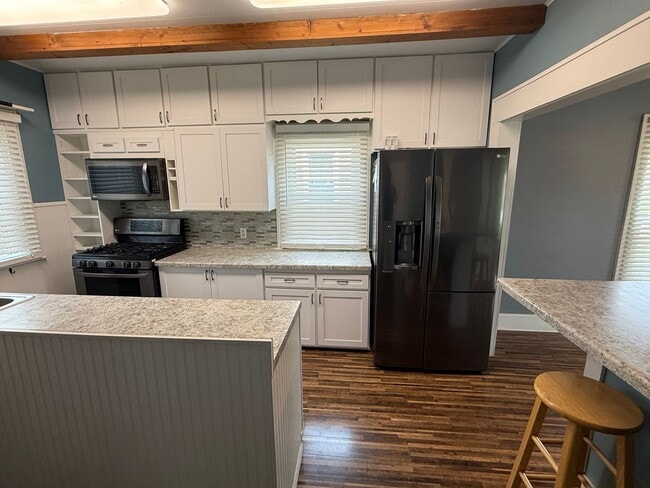 Building Photo - For Rent: Spacious 4-Bedroom Home in Moline, IL – $1,750/month