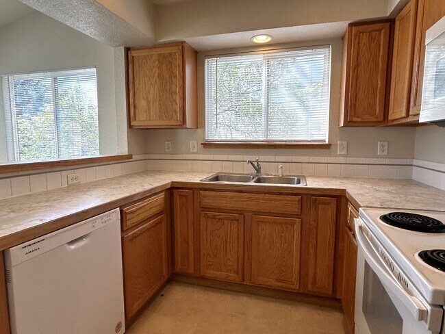 Building Photo - Spacious 2 Bedroom Greeley Condo - Available Now!