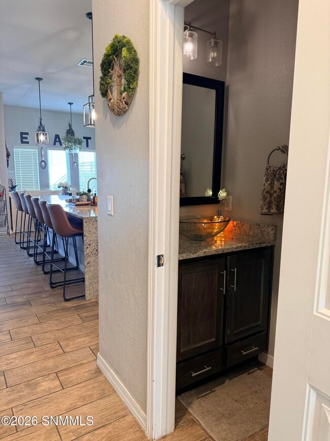 Building Photo - 548 La Entrada Cir