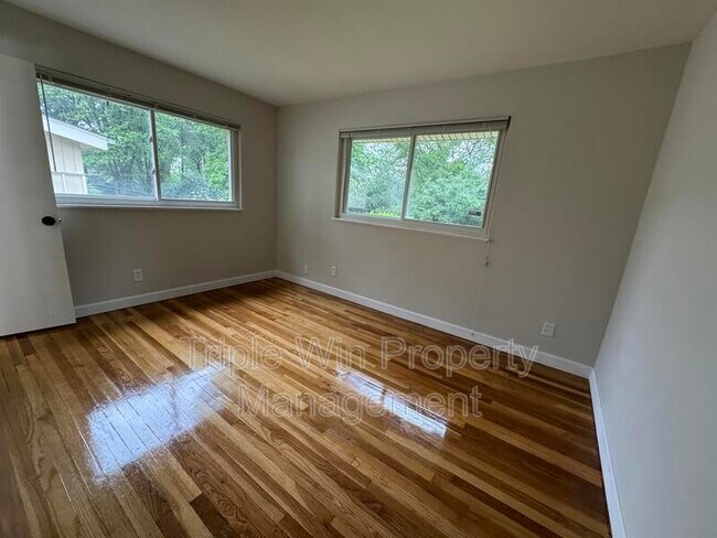 Building Photo - 10655 Hallwood Dr