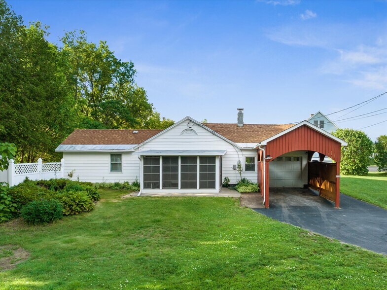Building Photo - 9453 Maynard Dr