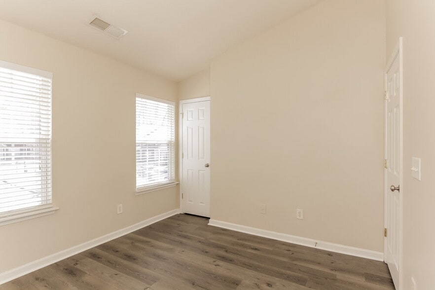 Building Photo - 17113 Greenlawn Hills Ct