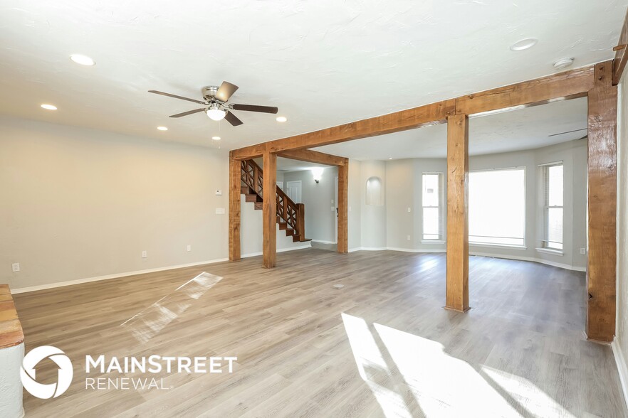 Building Photo - 2101 Westridge Dr