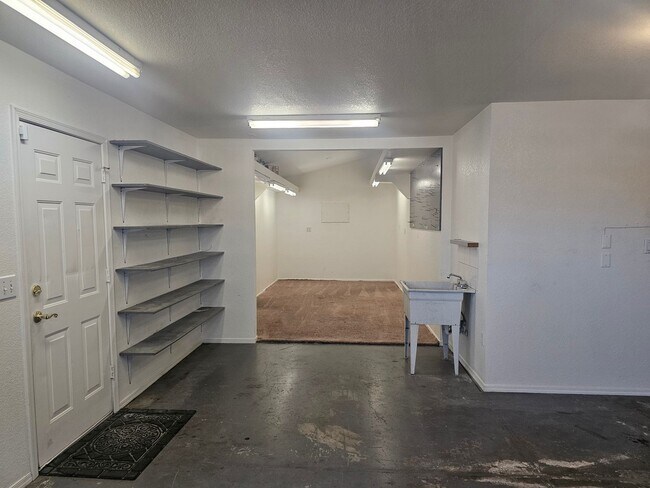 Building Photo - Unfurnished Long Term Pool & Spa