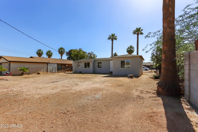 Building Photo - 919 N Gilbert Ave
