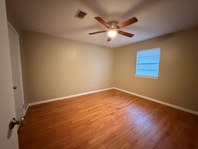 Building Photo - Welcome to this charming 3-bedroom, 2-bathroom home located in the heart of Russellville