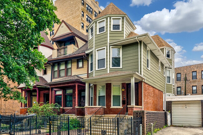 Primary Photo - 1313 E Hyde Park Blvd