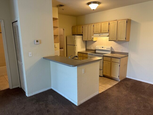 Building Photo - LEGACY CRESCENT 5521-202 - NY