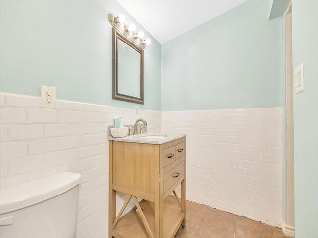 Building Photo - 703 E Adoue Ave