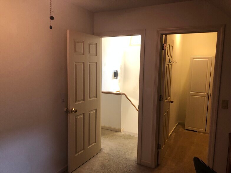 2nd floor Office - 120 Courtyard Ln