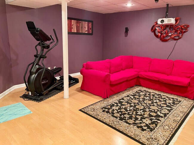 Building Photo - 102 Falcongate Dr