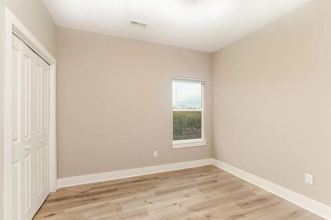 Building Photo - 1643 S Limuel Cir