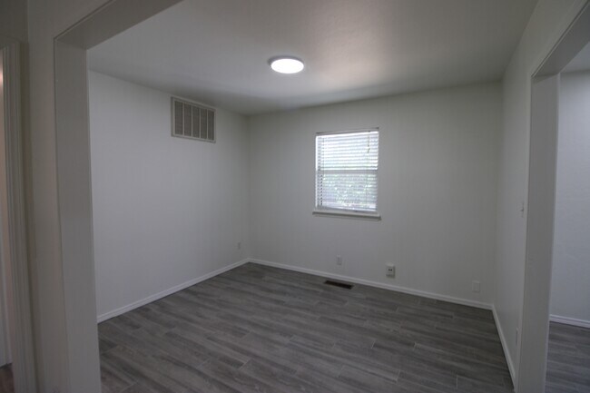 Building Photo - 59 Shirley Ln