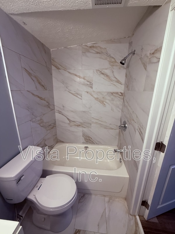 Building Photo - 538 University Ave