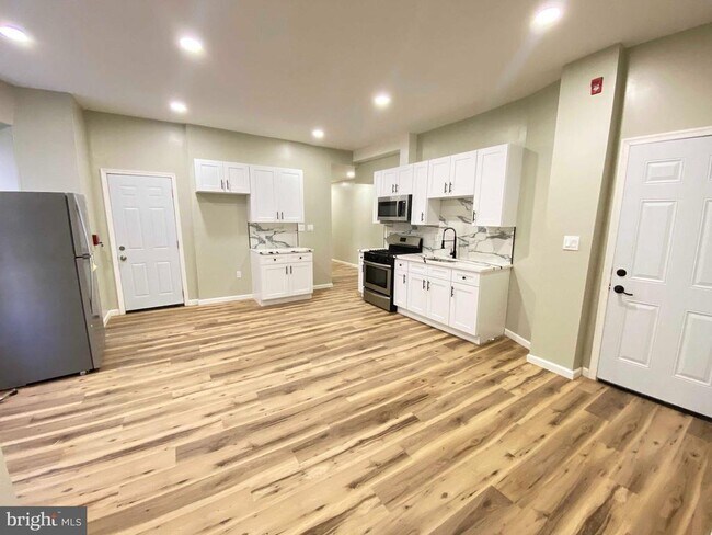 Building Photo - 1426 W Rockland St