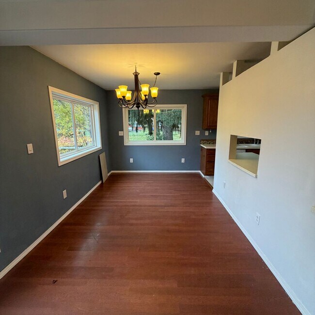 Building Photo - 10002 N Whitworth Dr