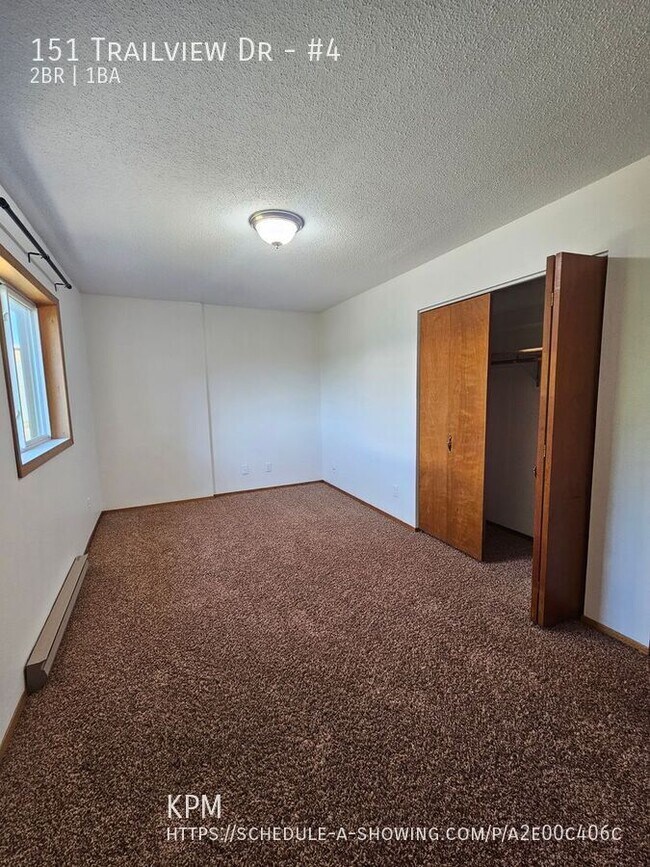 Building Photo - 151 Trail View Dr