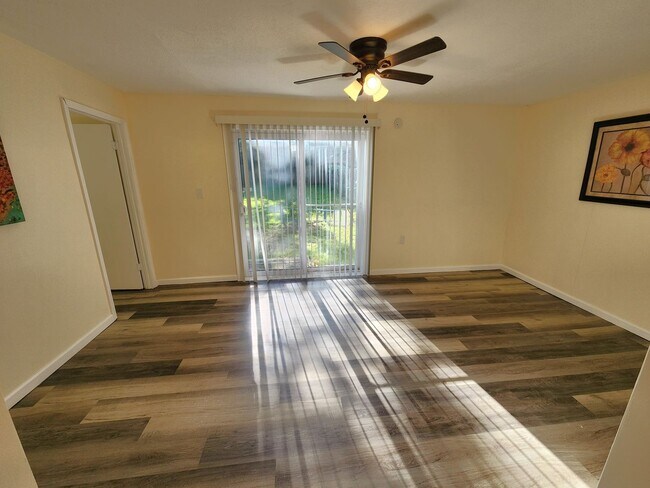 Building Photo - Beautiful remodeled 3BR, 1.5 Bth with garage and fenced backyard with newer stainless appliances
