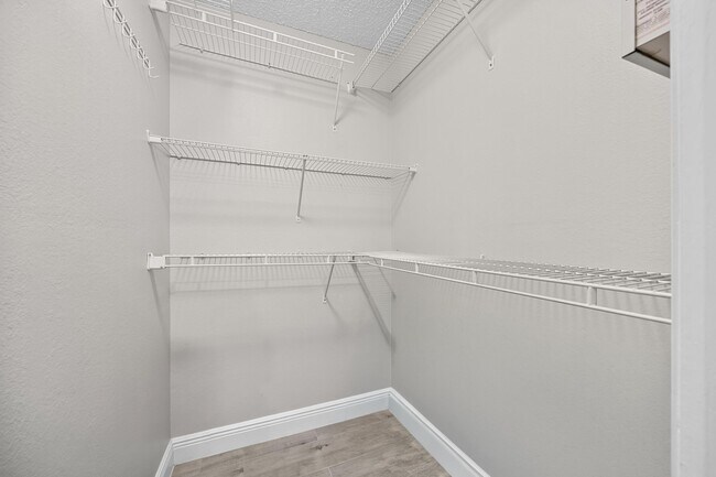 Building Photo - 265 SW Dalton Cir