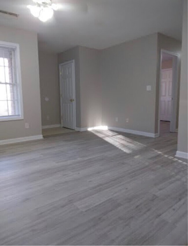 Building Photo - 115 Thomas St