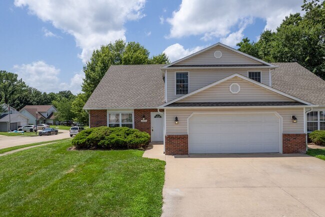 Building Photo - 5001-5003 Carrie Ridge Dr.