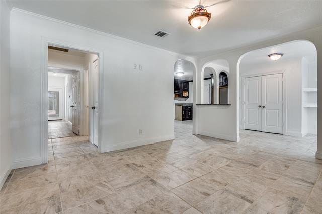 Building Photo - 568 W Hammond St