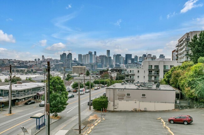 Building Photo - Modern Townhouse with Rooftop Deck & Skyli...