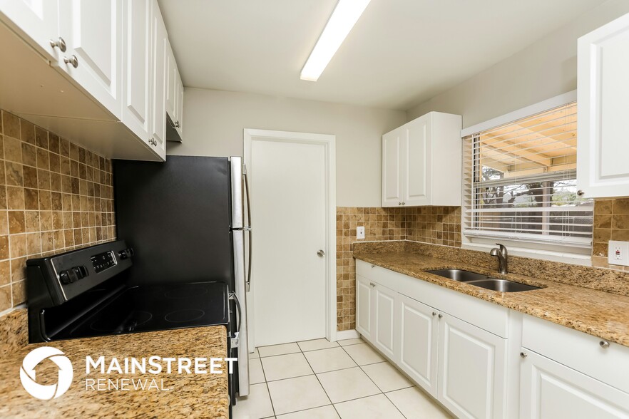 Building Photo - 4424 Edgebrook Dr