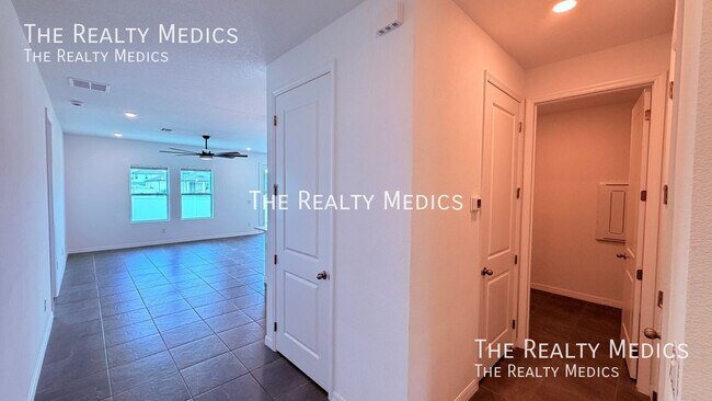 Building Photo - 1403 Sterling Pointe Dr