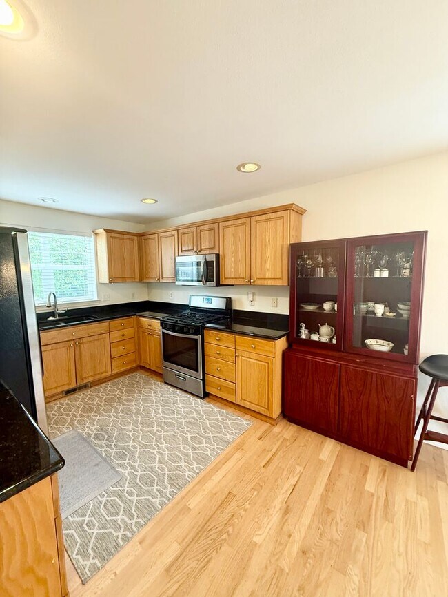Building Photo - Must-see house in Poulsbo Forest Rock Hill...