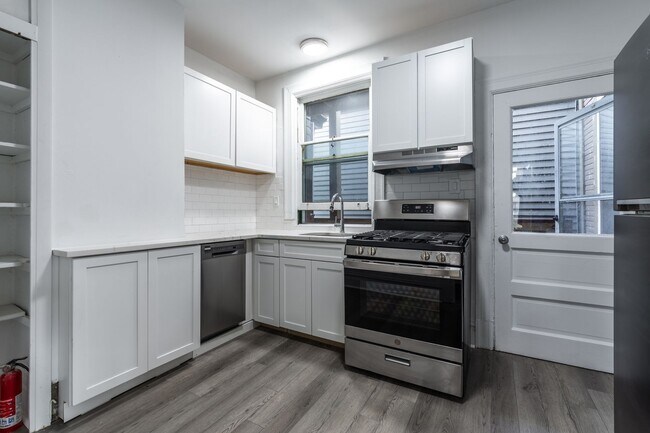 Building Photo - 4913 Yew St