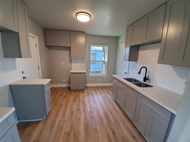 Building Photo - 4514 Willowbrook Blvd