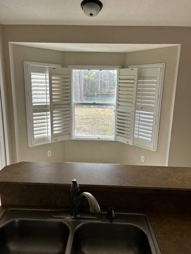 Building Photo - 16 Greenvale Dr