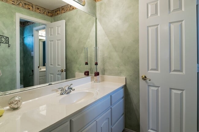 Building Photo - 7712 Brookview Ct