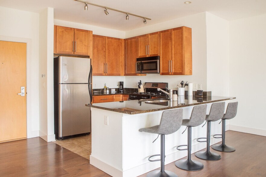 Building Photo - 1040 N Cass St