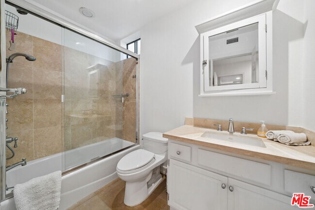 Building Photo - 502 San Vicente Blvd