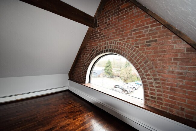 Building Photo - 444 Western Ave