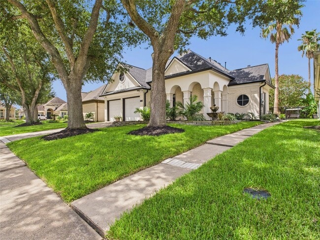 Building Photo - 203 Las Brisas St