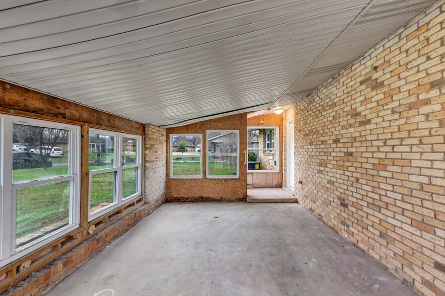 Building Photo - 2814 Holiday Dr SW