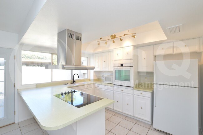 Building Photo - 4028 N Granite Reef Rd