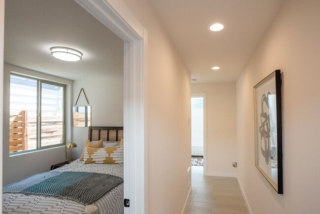 Building Photo - Ballard Townhouse