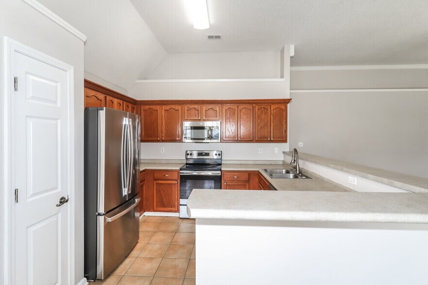 Building Photo - 2848 Pinnacle Dr