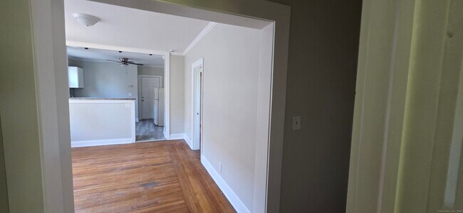 Building Photo - 312 Huntington St