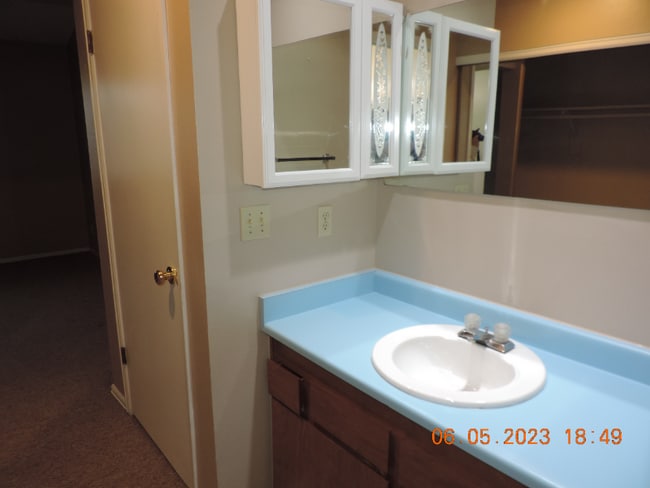 Building Photo - 4240 S Mobile Cir